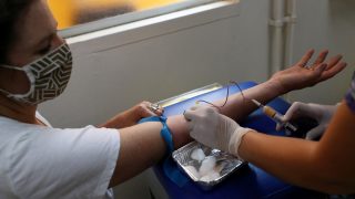 Řecko přitvrzuje, má bič na neočkované! V zemi platí povinná vakcinace