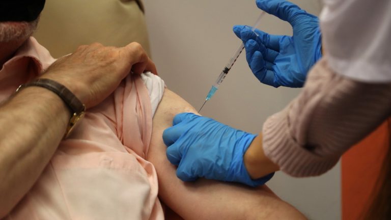 Vakcína Nuvaxovid může způsobovat srdeční onemocnění, varuje EMA 1 spojene staty americke vakcina