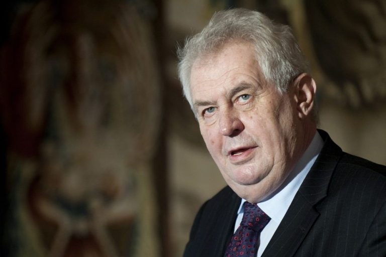 Lékař Zima: Zdravotní stav prezidenta Zemana se zlepšuje. Byl přeložen na standardní lůžko a může přijímat návštěvy. Jaké schůzky prezidenta čekají? 1 zeman milos nepravdy e1629283654642