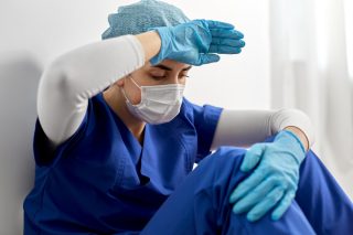Lékaři se nezastaví ani o svátcích. Lékařka popsala svou denní rutinu a možné brzké vyhoření