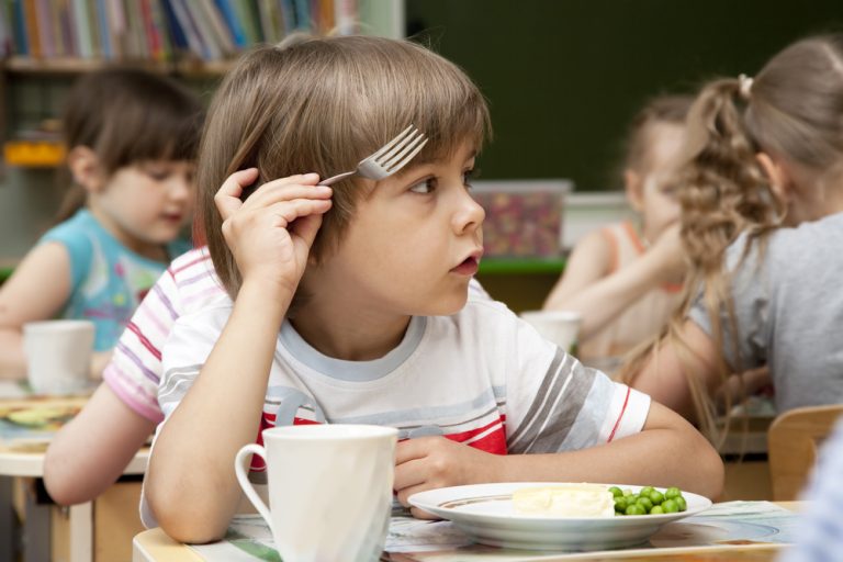 Podle odborníků mohou tisíce ukrajinských dětí způsobit kolaps českému školství 1 skolky obedy