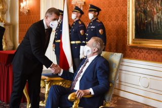 Zeman je na umělé výživě, přesto úřaduje a hledá si nástupce. Co si myslí o Babišově kandidatuře?
