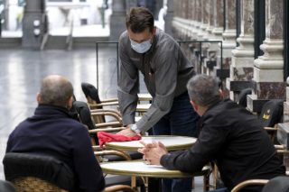 Asociace restauratérů Apron: Během pandemie v gastronomii padlo 25 procent podniků. Zbylé se obávají, jestli se zákazníci vrátí
