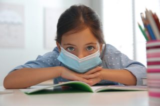 Covid drtí školy, děti nemá kdo učit. „Návrh na pandemické volno přišel pozdě,“ říká šéf Pedagogické komory