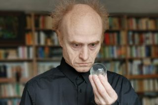 Flegr: Varianta omikron může být dar z nebes. Biolog by razantně omezil společenské akce