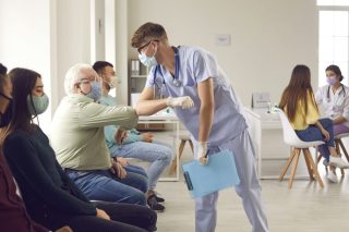 Kvůli omikronu by mohla dojít volná lůžka na JIP
