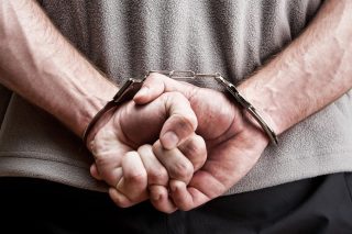 Učně, který měl na kantora zaútočit mačetou, předal policii jeho dědeček. Vnuk měl prý s učitelem dlouhodobé spory