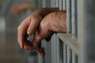 Komerční šíření nacistických symbolů bude nově trestné. Zavede to novela zákona účinná od nového roku