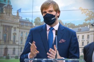 Očkování pro děti se přiblížilo, zelenou by podle ministra Vojtěcha mělo dostat do konce roku. Vakcinologická společnost je proti