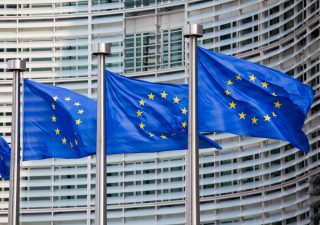České předsednictví Rady EU se blíží. Odborníci mají jasnou radu – nechrlit nápady