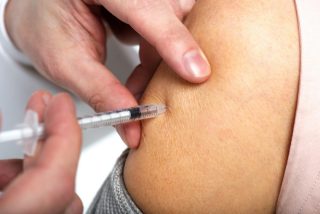 Kašpar, Melichar, Pí-sí-ár. Nová očkovací kampaň chce pobavit, nechce strašit lidi