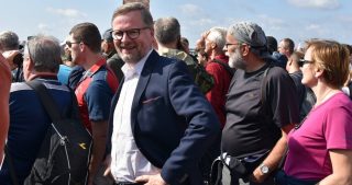 Fiala promluvil k národu. V projevu však připomínal spíš prodejce elektřiny