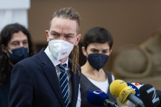 Piráti hlasují o vstupu do vlády. Neshody uvnitř strany nabírají na obrátkách a nic není jisté
