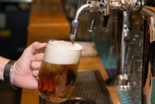 Hosté restaurací jsou při kontrole certifikátů agresivní. Snaží se podvádět, nebo napadnout personál