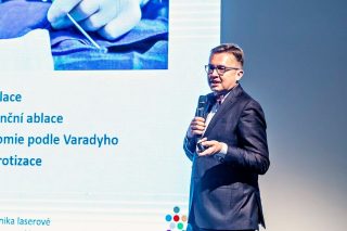 ,,Spousta lidí umřela kvůli zanedbání péče, ačkoli covid neměli. A budou umírat další,“ říká stomatolog Roman Šmucler