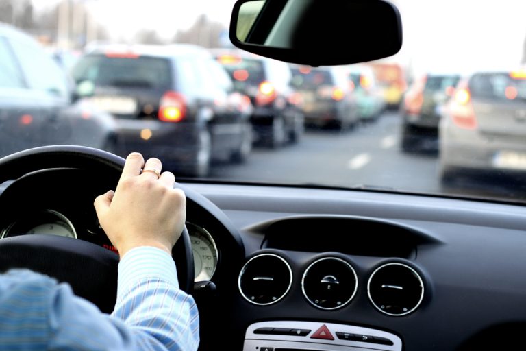 Řidiči pozor a nohu z plynu! Policisté dnes hlídkují po celé republice 1 auto kolona ridic