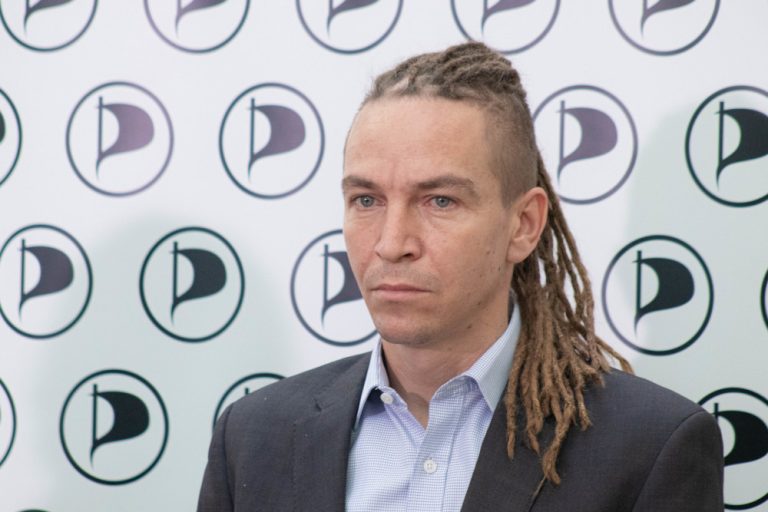 ivan bartos logo pirati