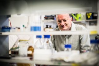 „Omikron dává důvod k optimismu. Je ale potřeba, abychom se připravili na to nejhorší,“ řekl biochemik Konvalinka. Na co konkrétně?