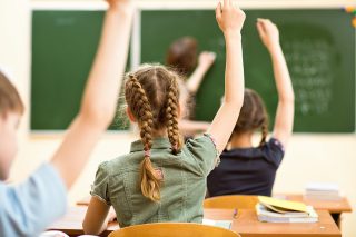 Ředitelé škol budou mít nové pravomoce. Vláda schválila návrh ministra Gazdíka