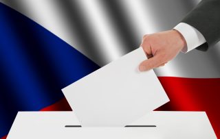 Neoficiální prezidentské kampaně odstartovaly. Babiš vyrazil obytňákem, Středula plánuje mítink
