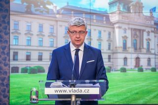 „Landa je magor,“ říká vicepremiér Havlíček. Hygienické stanice ochromilo 10 tisíc e-mailů. Jaký protiútok chystá vláda na zpěvákovu iniciativu?