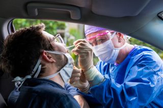 Zdravotní pojišťovny jsou na pokraji svých rezerv. Testování je od začátku roku stálo už 3,5 miliardy korun