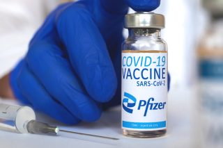 Firma Pfizer slíbila, že je schopna upravit vakcínu tak, aby byla funkční i na nové varianty. Rychlost vývoje nové látky mnohé překvapí