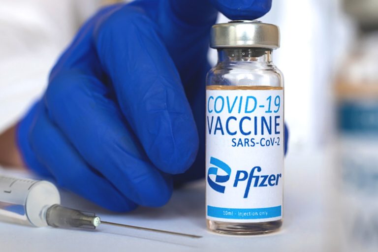 Vakcína na covid se Pfizeru vyplatila. Farmaceutická společnost loni zdvojnásobila své tržby 1 vakcina pfizer covid