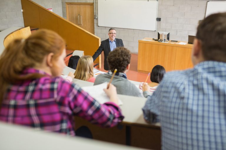 Více než 5 miliard korun dostane ministerstvo školství pro začlenění dětí z Ukrajiny 1 vysoka skola