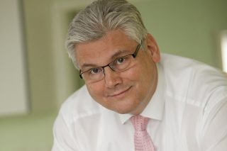 Nenaočkovaní důchodci můžou strávit Vánoce v nemocnici pod kyslíkem, prohlásil ředitel motolské nemocnice Ludvík