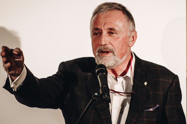 Premiérův projev vyvolal pozitivní ohlasy. Topolánek se Fialovi omluvil za své předchozí vyjádření. Čeho přesně lituje? 1 mirek topolanek