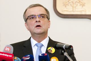 Kalousek zřejmě znovu u moci. Ministr Válek ho chce v radě VZP. Co na to expremiér?