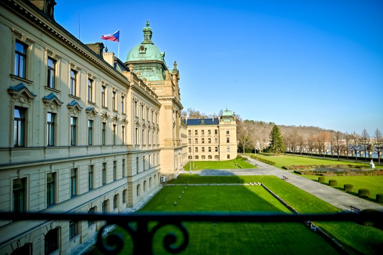 Kalousek, Topolánek a Paroubek opět na scéně. Co bývalí političtí lídři plánují? 1 strakova akademie urad vlady