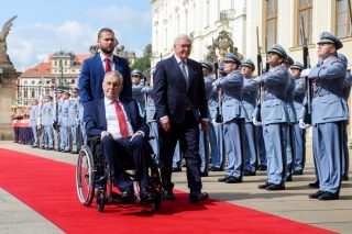Miloš Zeman se ocitl pod palbou ostré kritiky: Po jeho přání čínskému prezidentovi se dočkal vulgárních nadávek