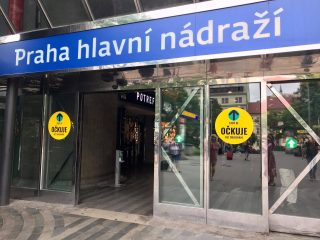 Problémy s jednodávkovou vakcínou z hlavního nádraží? Doba, po kterou vakcína chrání, je žalostně krátká