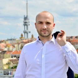 Exposlanec ANO si dojel vyříkat negativní komentáře ze sociálních sítí osobně. Přijel za téměř 70letou důchodkyní