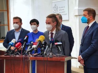SPOLU a PirSTAN mají koaliční smlouvu, schválit ji chtějí už příští týden. ANO jde do opozice