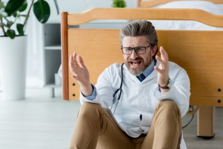 „Jste tlustí jak jateční prasata, ale vadí vám vakcíny,“ lékař se v otevřeném dopise obul do antivaxerů