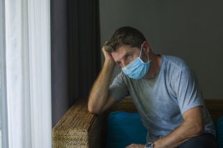 Bez masivního očkování a lockdownu situaci nezvládneme, nemocnice se plní raketovým tempem, říká imunolog Hořejší