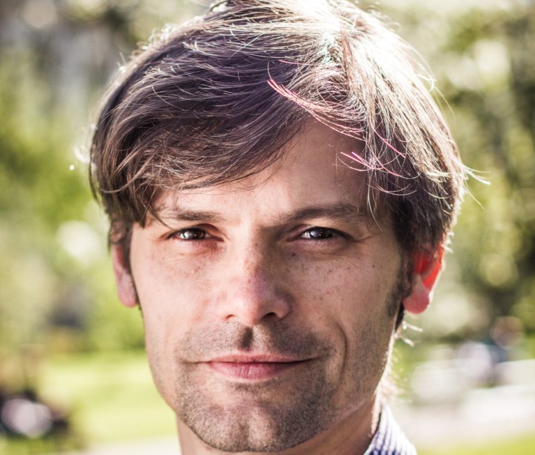 Senátor Hilšer se obává dezinformací ohledně očkování. "Musíme si odpovědět na to, zda chceme, aby naši příbuzní umírali," řekl 1 marek hilser