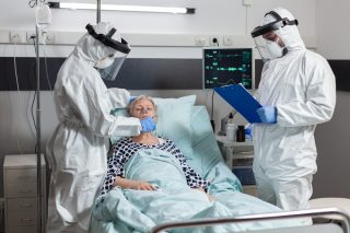 Situace v nemocnicích se zlepšuje, pacienti se dočkají plánovaných zákroků. Někteří nemocní ale operace nadále odkládají