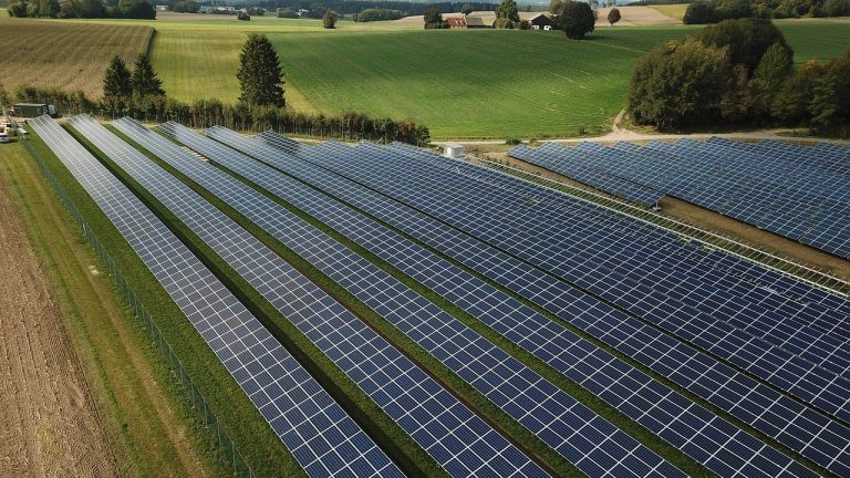 Odborník Schuster se vyjádřil ke Green Dealu. Podle něj nejlidnatější země Evropy cíleně vytváří tlak na celou EU 1 photovoltaic 4525178 1280