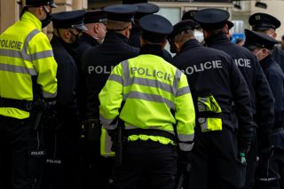 Ženu na Chebsku pravděpodobně ubodal její nezletilý vnuk. Policisté případ dál vyšetřují
