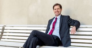 Piráti pokračují v čistkách: Židle se viklá také pod známým právníkem, který chce uznávat protilátky