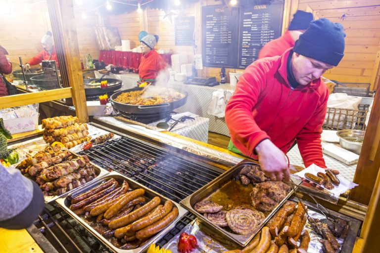 Češi míří za atmosférou adventních trhů k sousedům. "Chceme si užít Vánoce," říkají 1 adventni trhy polsko wroclaw jidlo