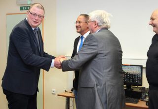 Přednosta nemocnice Duška se vyjádřil k povinnému očkování. Podle něj hrají peníze v rychlém schvalování vakcín největší roli