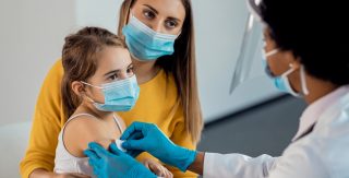 O posilující očkovací dávku pro děti od 12 let je velký zájem. Za první den se jich přihlásily tisíce