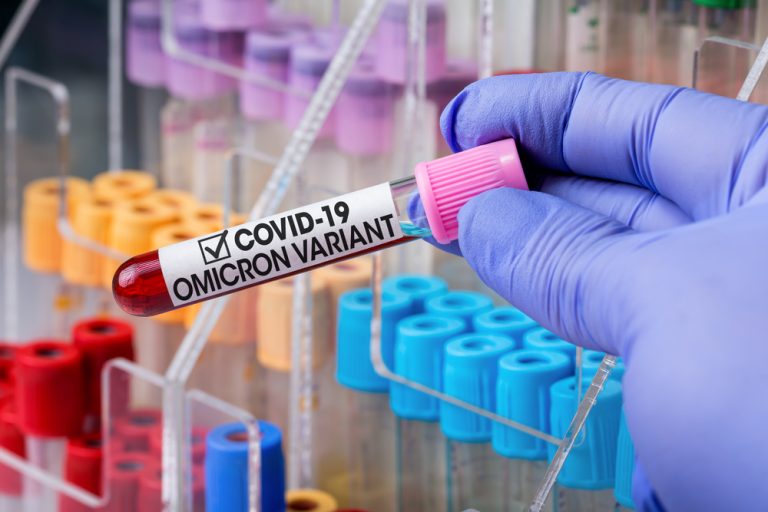 Nová vlna covidu by mohla podle expertů přijít rychleji než minulý rok. Rozšiřují se subvarianty omikronu 1 covid omikron