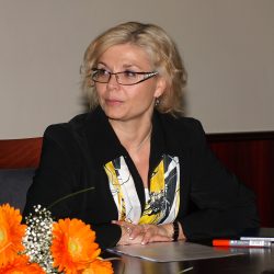 Právnická fakulta se zastala bývalé ministryně Kovářové. Její projev rozpálil do běla feministky. Ty podaly stížnost