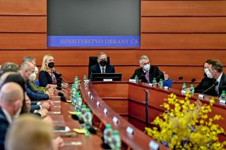 Plány nové vlády přehledně: 200 kilometrů dálnic, dořešení Bečvy a revize vztahů s Ruskem a Čínou